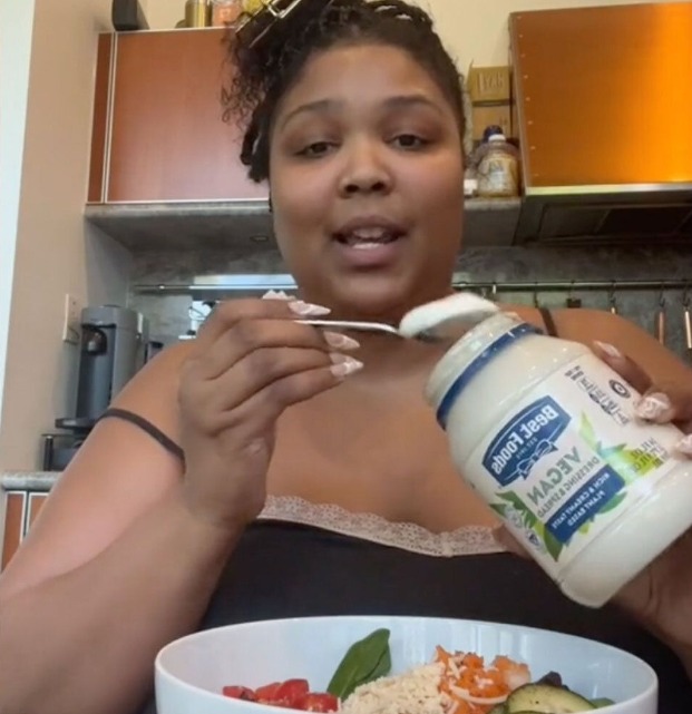 Is Lizzo's Weight Loss Natural or Ozempic? — Lizzo is showing off